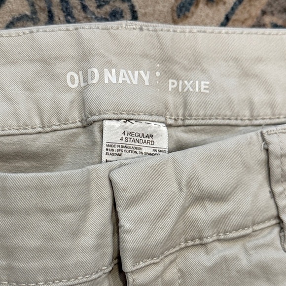Old Navy 4 Regular Pixie Women's Light Cream Ankle Pants - Picture 3 of 10